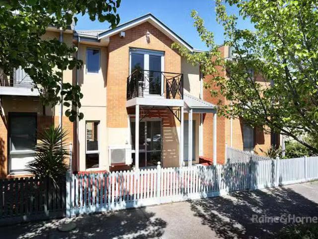Nice 3 BR 20 Waterford Avenue, Maribyrnong, VIC 3032