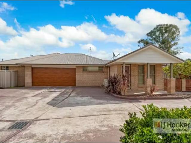 Deal! 3 BR 2/18 Fairview Place, Cessnock Apartment for rent L.