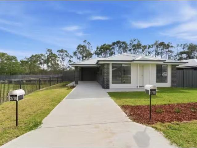 Rental! 3 BR 2/18 Sunrise Crescent, Armidale Townhouse for ren.