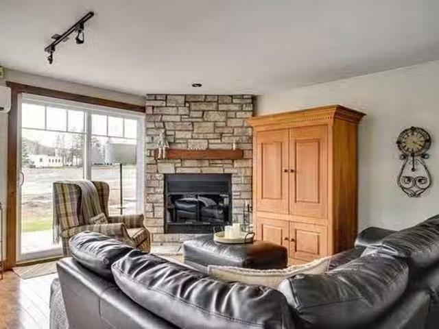 Cheap 3 BR 219 Ch. Des Habitations Des Monts, Saint Sauveur, Q.
