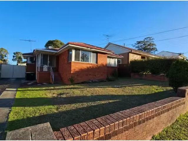 Nice 3 BR 210 Victoria Street, Kingswood House for rent Liste.