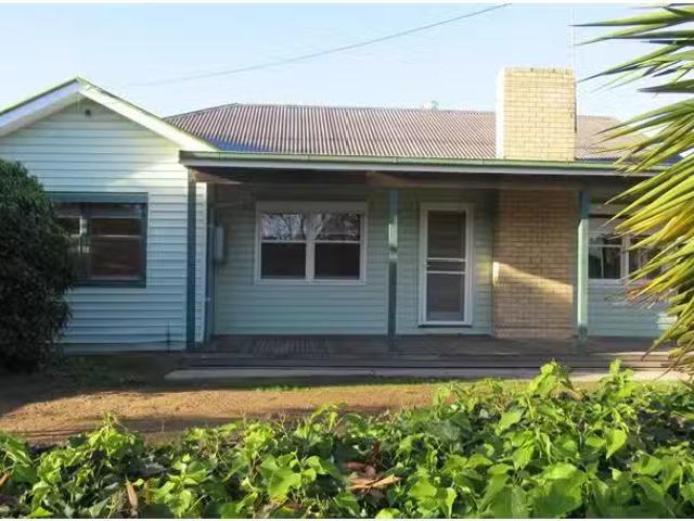 Deal! 3 BR 21 Maiden Street, Moama House for rent Listed by H.