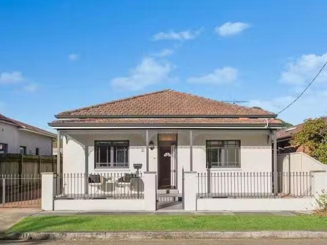 Nice 3 BR 21 Napoleon Street, Rosebery, NSW 2018