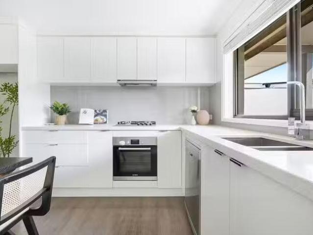 Rental! 3 BR 2/28 Hayfield Road, Mount Waverley, VIC 3149