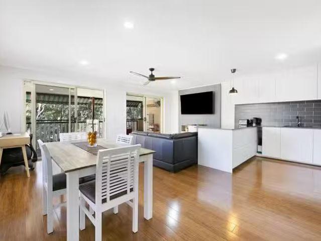Nice 3 BR 2/3 Kingia Court, Burleigh Heads, QLD 4220