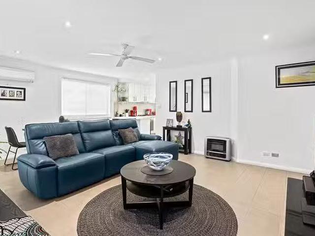 Rental! 3 BR 2/3 Jindabyne Road, Flinders, NSW 2529