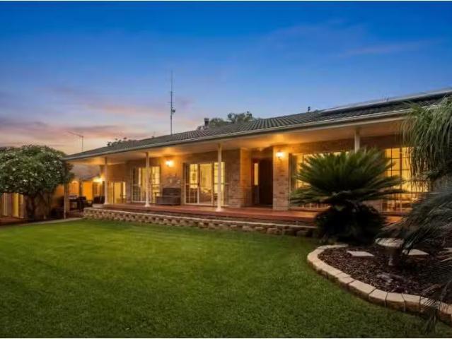 New 3 BR 23 Russell Street, Balgownie House for rent Listed b.