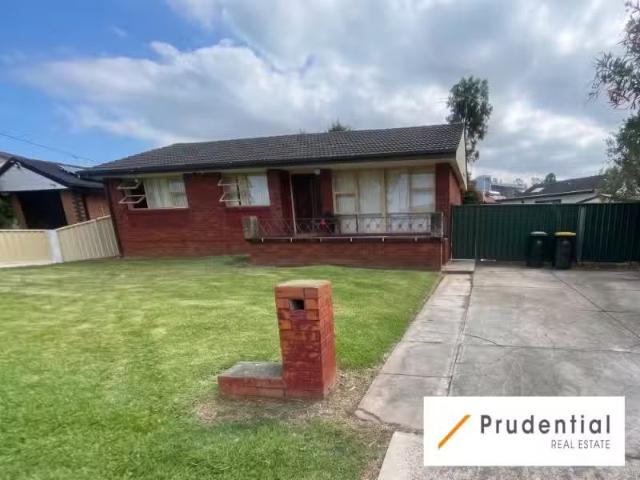 Cozy 3 BR 24 Alexander Cr, MACQUARIE FIELDS House for rent Li.