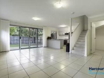 Nice 3 BR 25/1 Grandly Street, DOOLANDELLA, QLD 4077 House f.