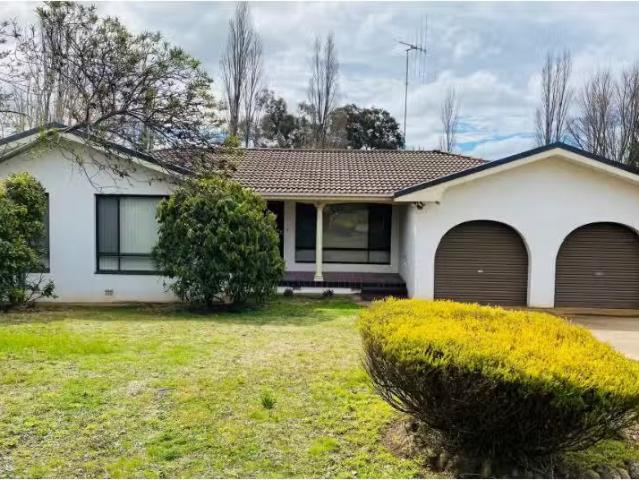 Deal! 3 BR 25 Yarawini Drive, Orange House for rent Listed by.