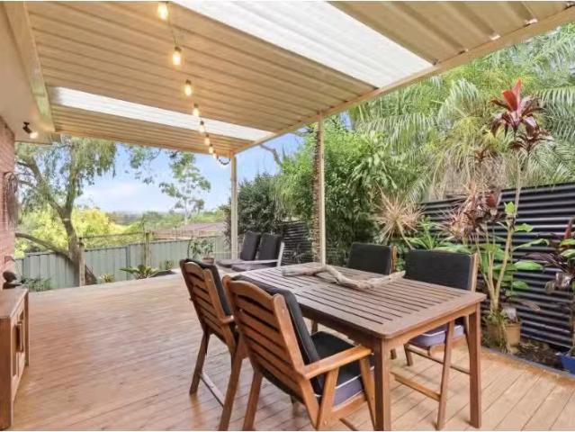 Charming 3 BR 25A Pendant Parade, Killarney Vale Townhouse for.