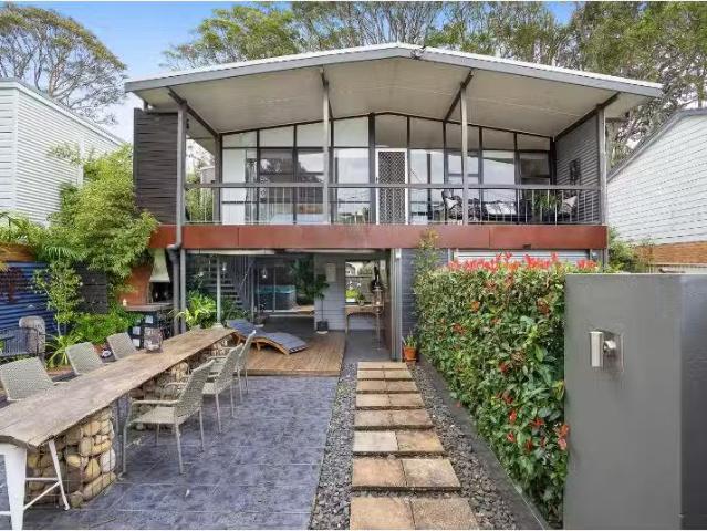 Cozy 3 BR 264 Lakedge Ave, BERKELEY VALE House for rent Liste.