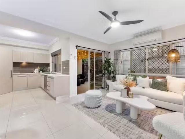 Deal! 3 BR 2/60 Lakefield Place, Runcorn, QLD 4113