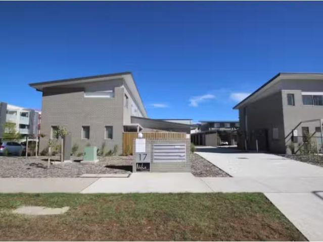 Unique 3 BR 26/17 Wimmera Street, HARRISON Townhouse for rent.