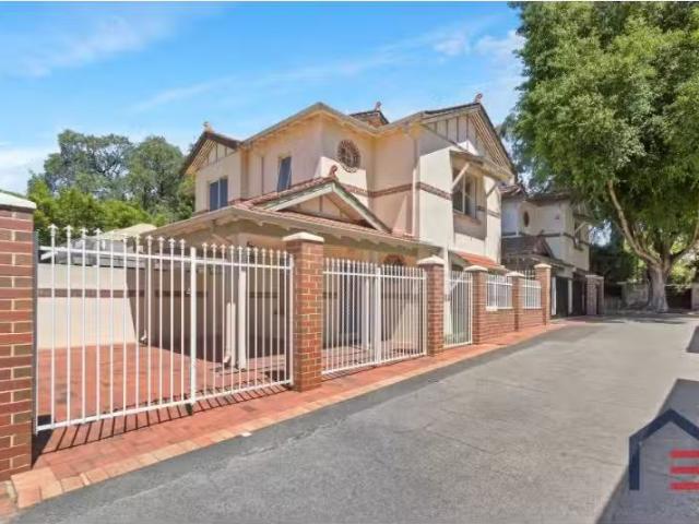 Unique 3 BR 2/63 First Avenue, MOUNT LAWLEY House for rent Li.