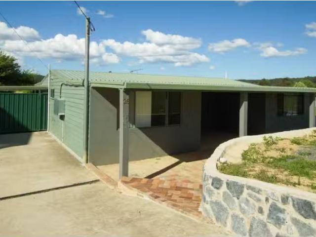 Unique 3 BR 26 Grafton Street, LOWANNA House for rent Listed.