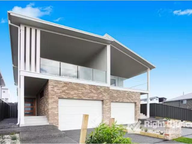 Just in! 3 BR 26A Archerfield Drive, Shell Cove Townhouse for.