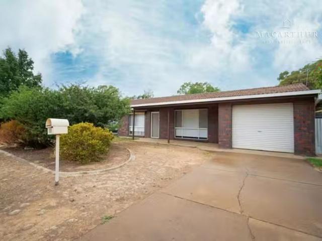 For Rent! 3 BR 27 Goborra Street, Glenfield Park House for ren.