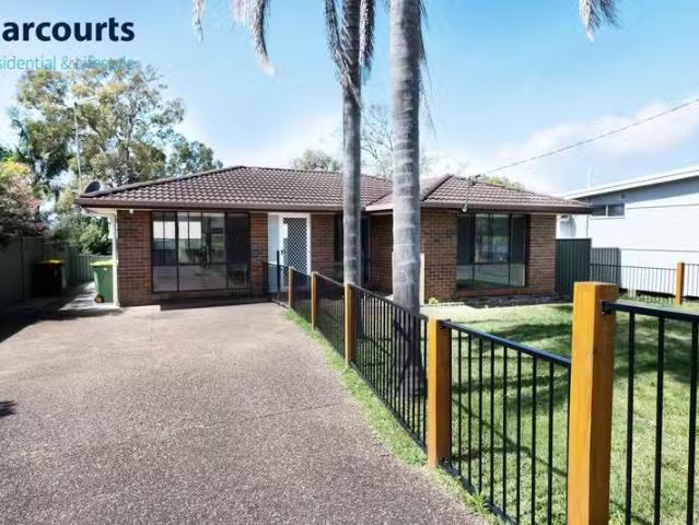 Nice 3 BR 27 Jacqueline Avenue, GOROKAN, NSW 2263 House for.