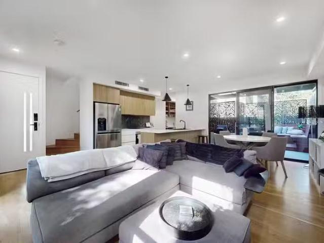 Cozy 3 BR 28 Gardner Street, Nundah, QLD 4012 House for Rent