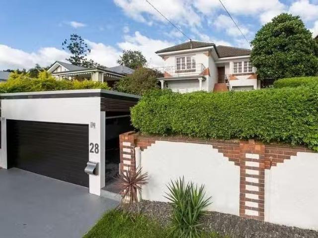 Nice 3 BR 28 Ernest Street, Camp Hill, QLD 4152