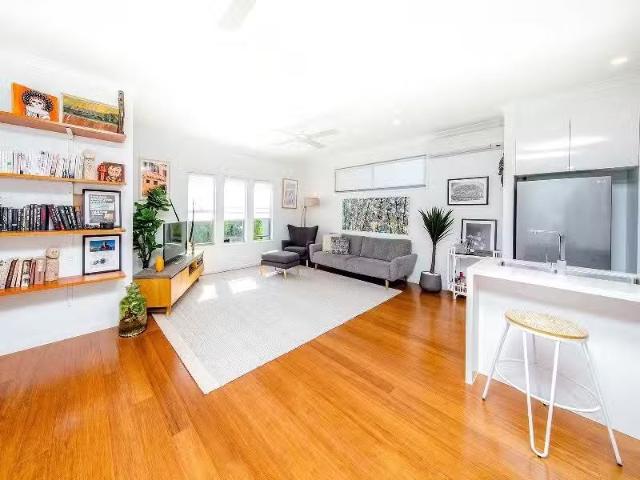 Charming 3 BR 2/97 Ison Street, MORNINGSIDE Townhouse for rent.
