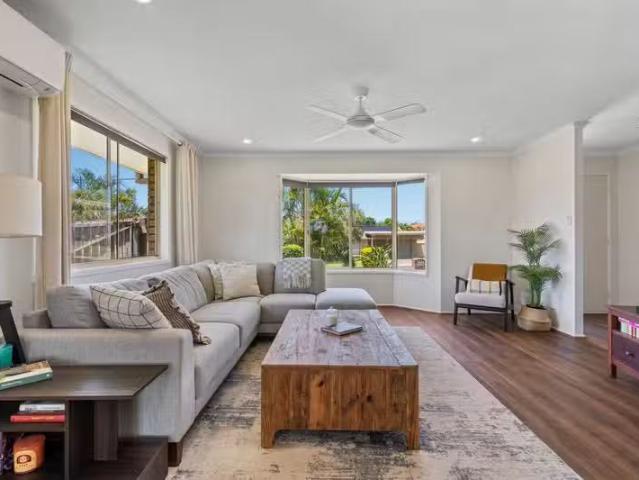 For Rent! 3 BR 29 Hawke Avenue, COLLINGWOOD PARK, QLD 4301 H.