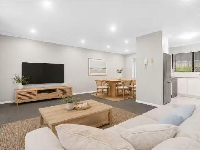Rental! 3 BR 2/9 Stewart Street, Wollongong Apartment for rent.