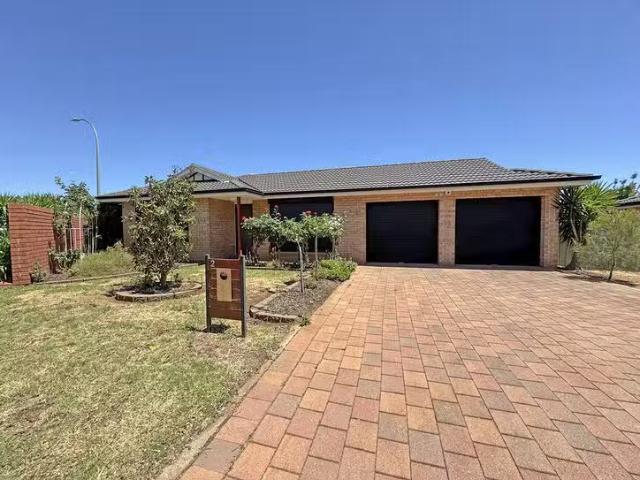 For Rent! 3 BR 2 Provan Place, Dubbo, NSW 2830