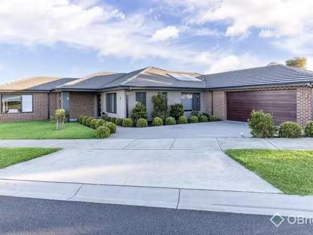 For Rent! 3 BR 2 Saxon Road, Drouin, VIC 3818