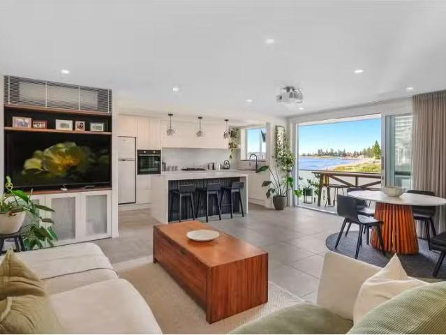 Nice 3 BR 3/1150 1152 Pittwater Road, Collaroy Apartment for r.