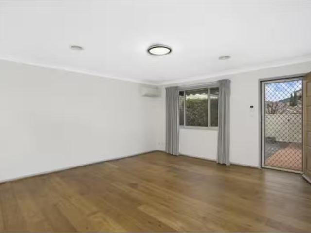 Nice 3 BR 32/50 Wilkins Street, MAWSON Townhouse for rent Lis.