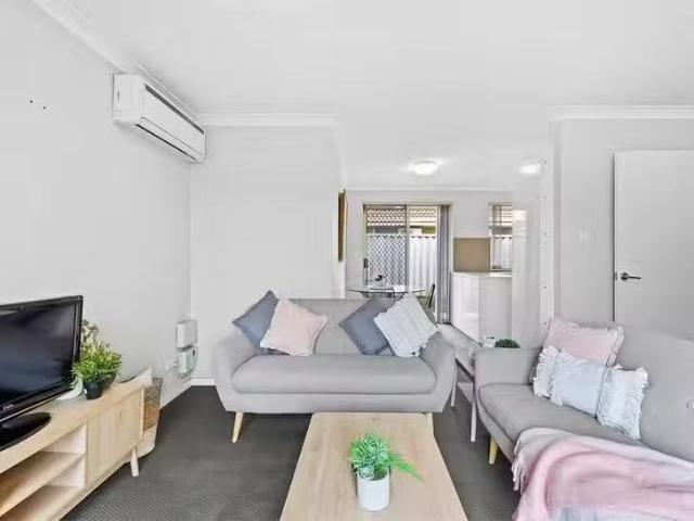 Nice 3 BR 3/204 Bateman Road, Brentwood, WA 6153