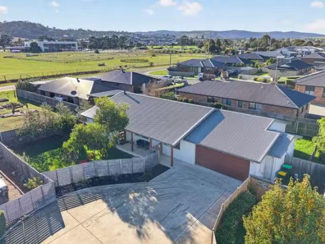 Charming 3 BR 3/31 Burnett Street, SORELL, TAS 7172 Unit for.