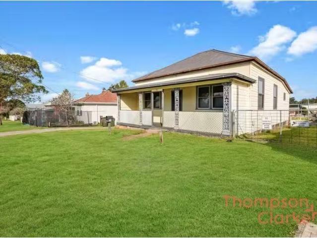 Rental! 3 BR 33 Raymond Terrace Road, EAST MAITLAND House for.