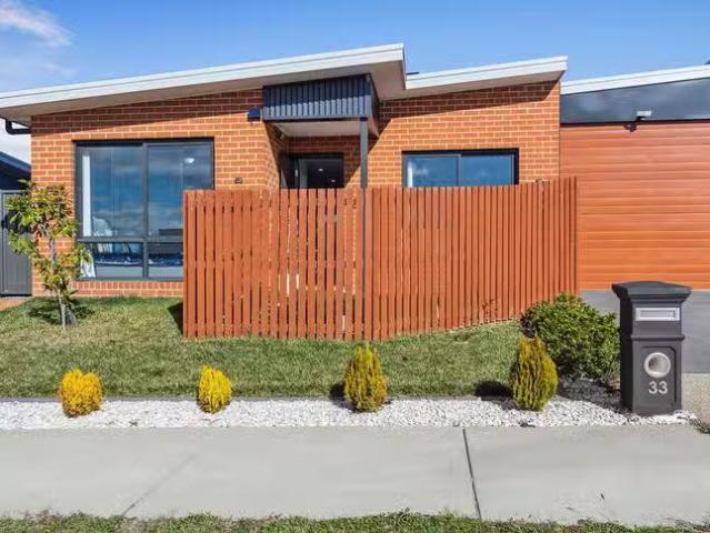 Just in! 3 BR 33 Vahland Street, Taylor, ACT 2913