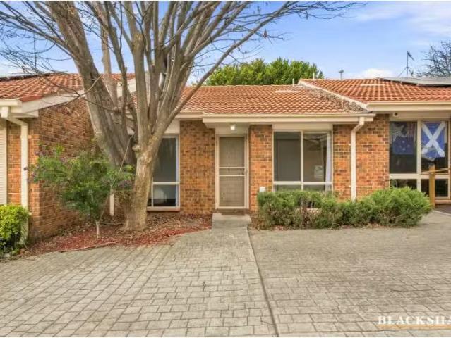Unique 3 BR 34/158 Starke Street, Holt Apartment for rent Lis.