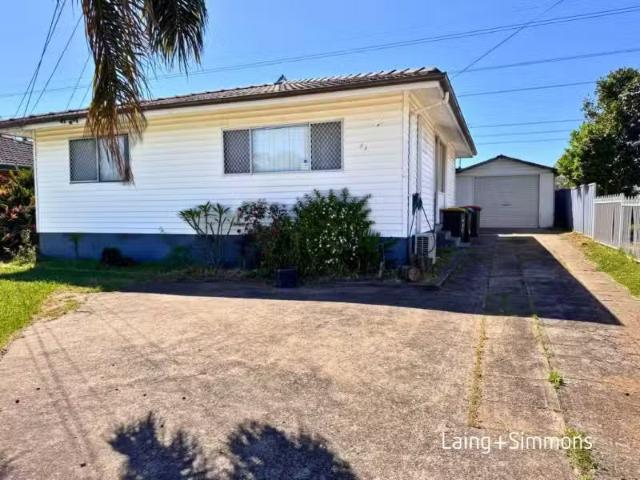 For Rent! 3 BR 34 Mangariva Avenue, LETHBRIDGE PARK House for.
