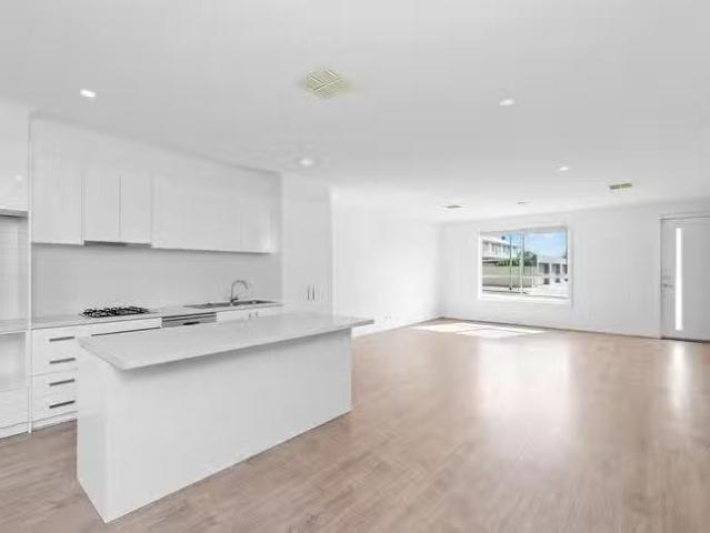 Nice 3 BR 34 Prow Drive, Seaford Meadows, SA 5169