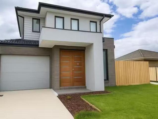 Unique 3 BR 3/7 Laurina Court, Doveton, VIC 3177