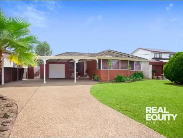Unique 3 BR 38 Longstaff Avenue, CHIPPING NORTON House for ren.