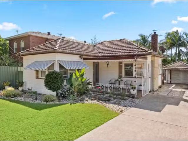 Charming 3 BR 7 Blanche Street, Strathfield South House for re.