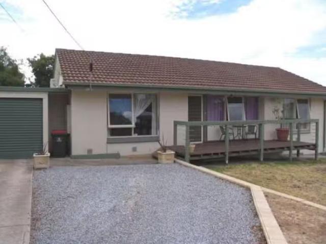 Unique 3 BR 7 Brigid Street, CHRISTIE DOWNS, SA 5164 House f.