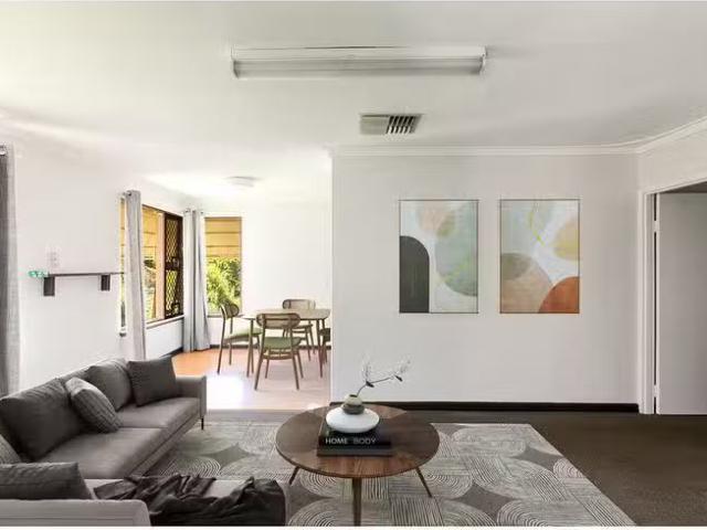Cheap 3 BR 7 Canham Way, Orelia, WA 6167