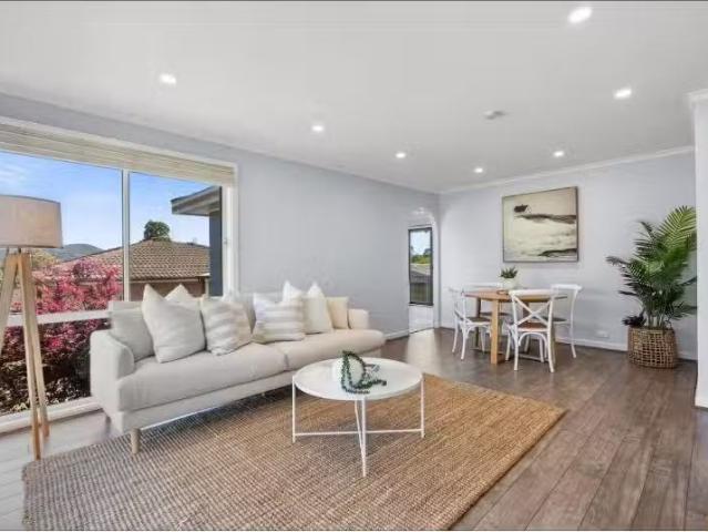 Unique 3 BR 7 Hibiscus Close, Bateau Bay House for rent Liste.