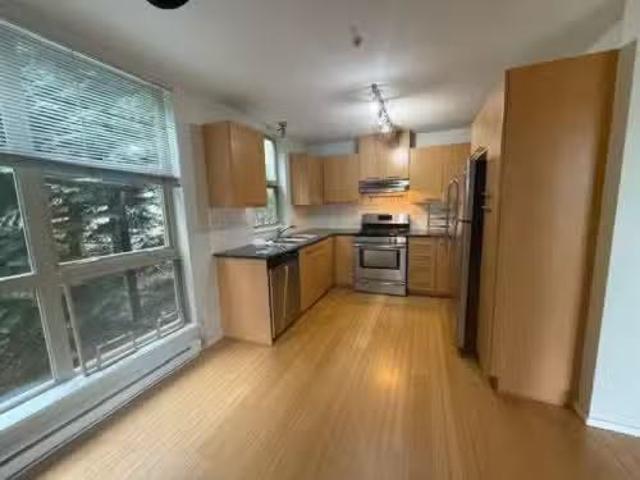 Cozy 3 BR 404 9339 University Crescent, Burnaby, BC, V5A 4Y1.