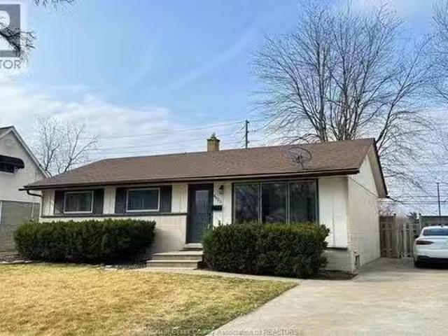 Unique 3 BR 4025 Churchill Avenue, Windsor, ON, N9G 2E6 hous.
