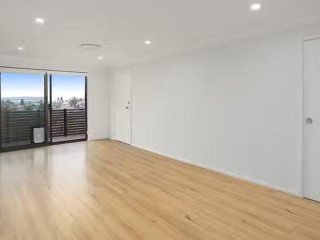New 3 BR 4/15 Melinda Grove, Lake Heights, NSW 2502