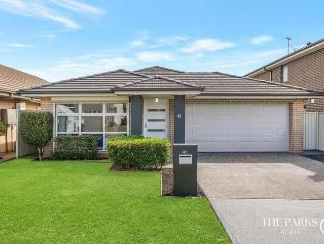 Unique 3 BR 41 Mcguiness Avenue, Middleton Grange, NSW 2171