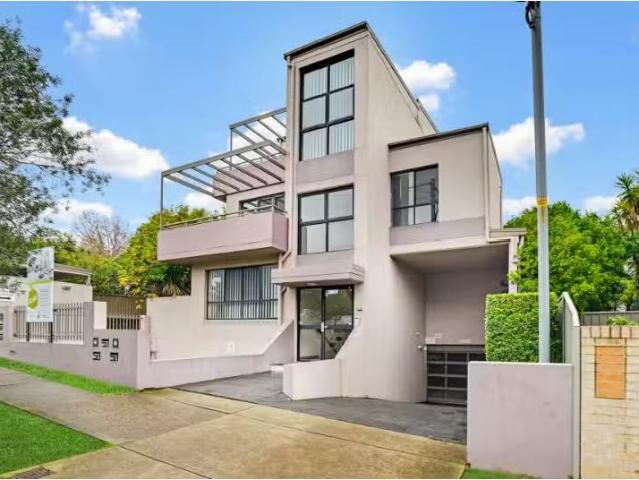 New 3 BR 4/20 Redbank Road, Northmead Apartment for rent List.